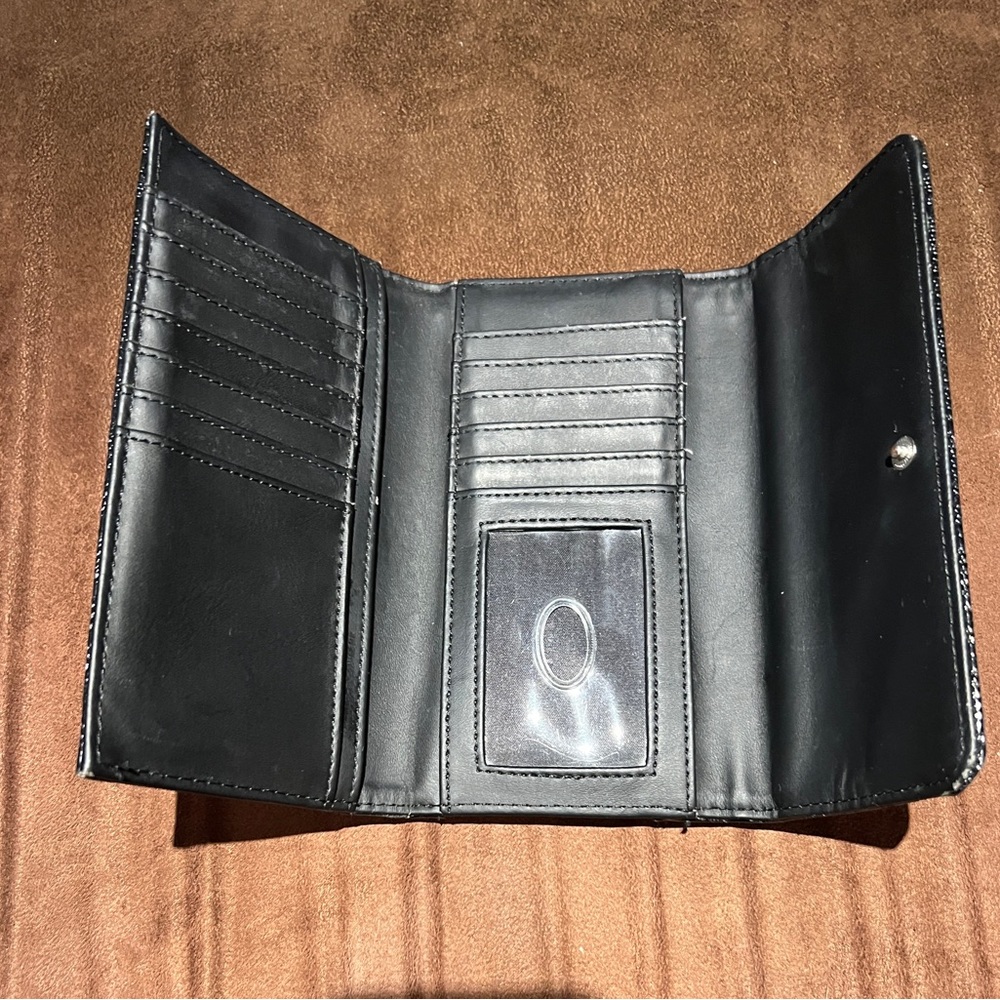 Guess Wallet - Picture 2 of 3
